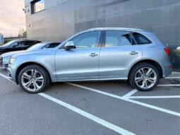 
										2011 Grey Audi Q5 full									