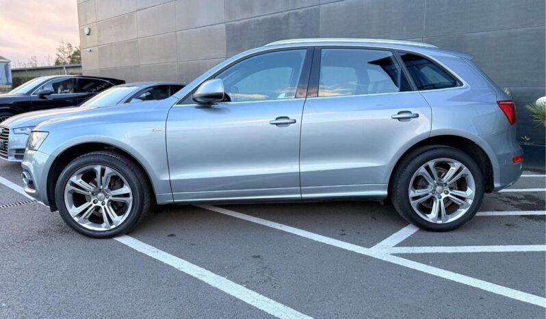 
								2011 Grey Audi Q5 full									