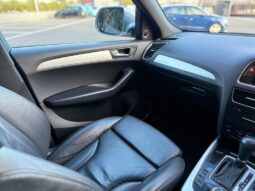 
										2011 Grey Audi Q5 full									