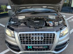 
										2011 Grey Audi Q5 full									