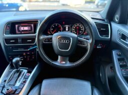 
										2011 Grey Audi Q5 full									