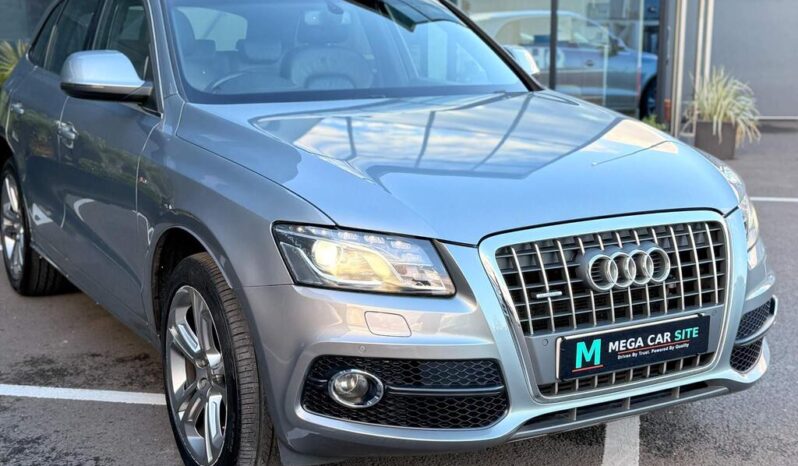 
								2011 Grey Audi Q5 full									