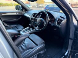 
										2011 Grey Audi Q5 full									