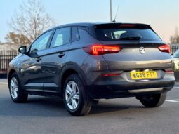 
										2018 Grey Vauxhall Grandland X full									