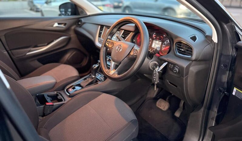 
								2018 Grey Vauxhall Grandland X full									